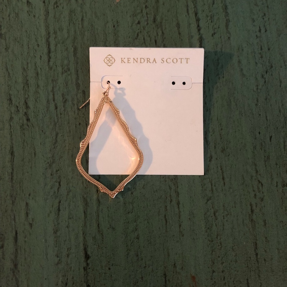 1 Kendra Scott Sophee rose gold earring